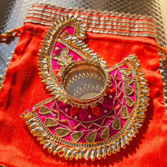 Gota Diya Holder